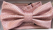 Load image into Gallery viewer, BT2255-1225 BQ Gold Shaped Diamond Pattern Bow Tie Set
