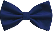 Load image into Gallery viewer, BT100-425 Solid Colored Pre-Tied Bow tie &amp; Pocket Square Set
