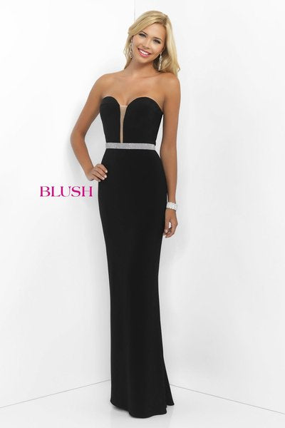 11010 BLACK BALL GOWN SIZE 8